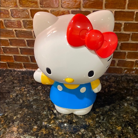 Hello Kitty Other - Hello Kitty Dancing waving doll she goes up and down She takes Batteries New